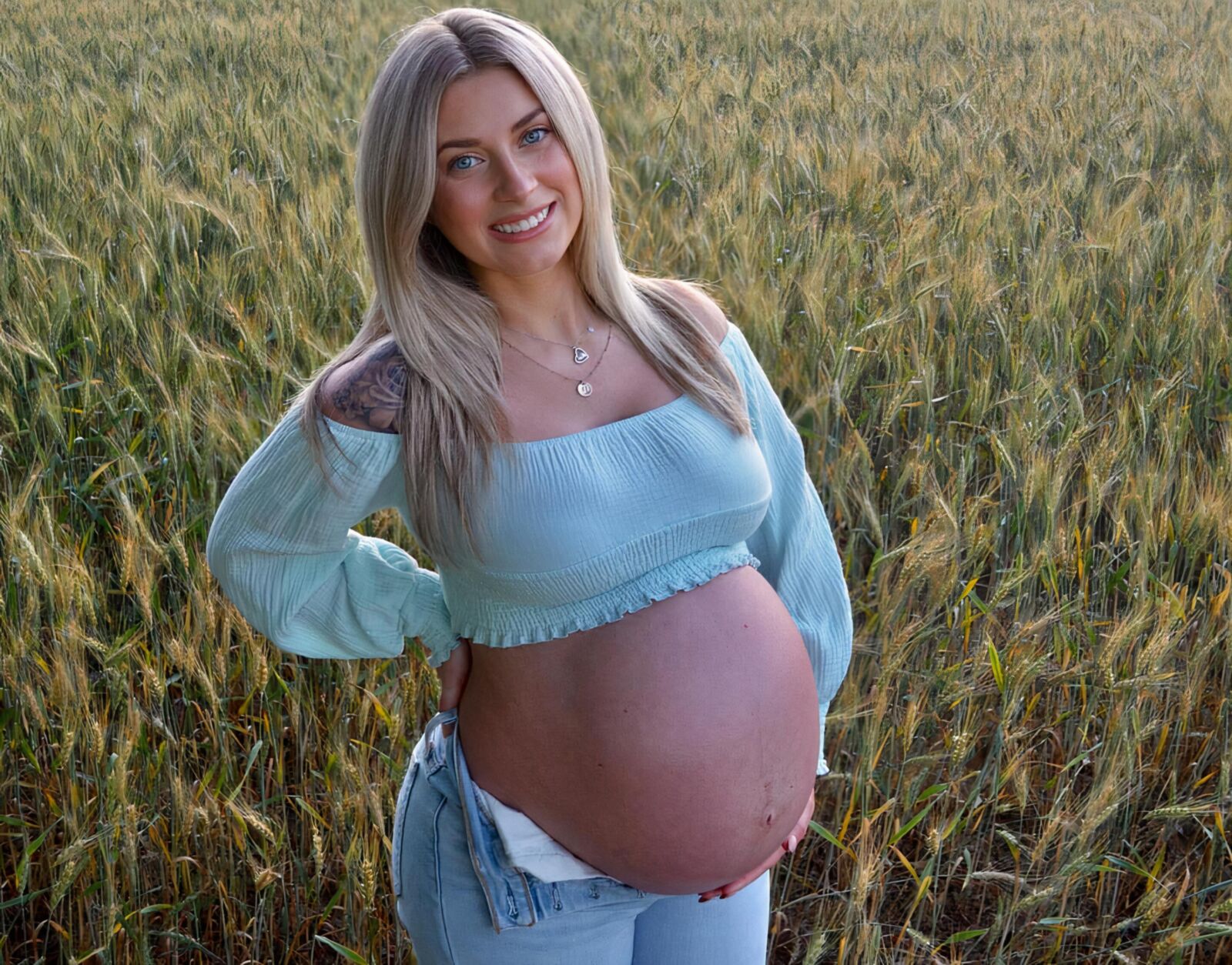 Power Blonde Preggo