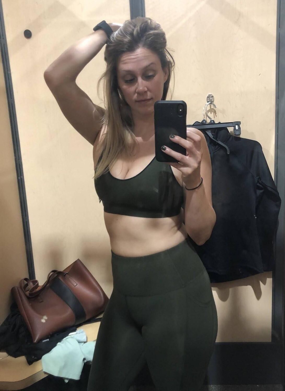 ¡Haz un entrenamiento con chicas en pantalones de yoga! 