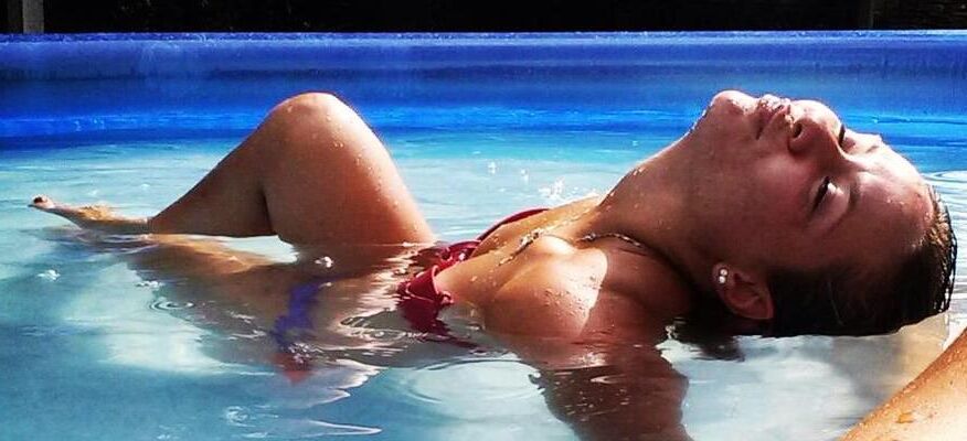 Voyeur Spy Oops Bikini swimsuit downblouse nipslip feet foot 