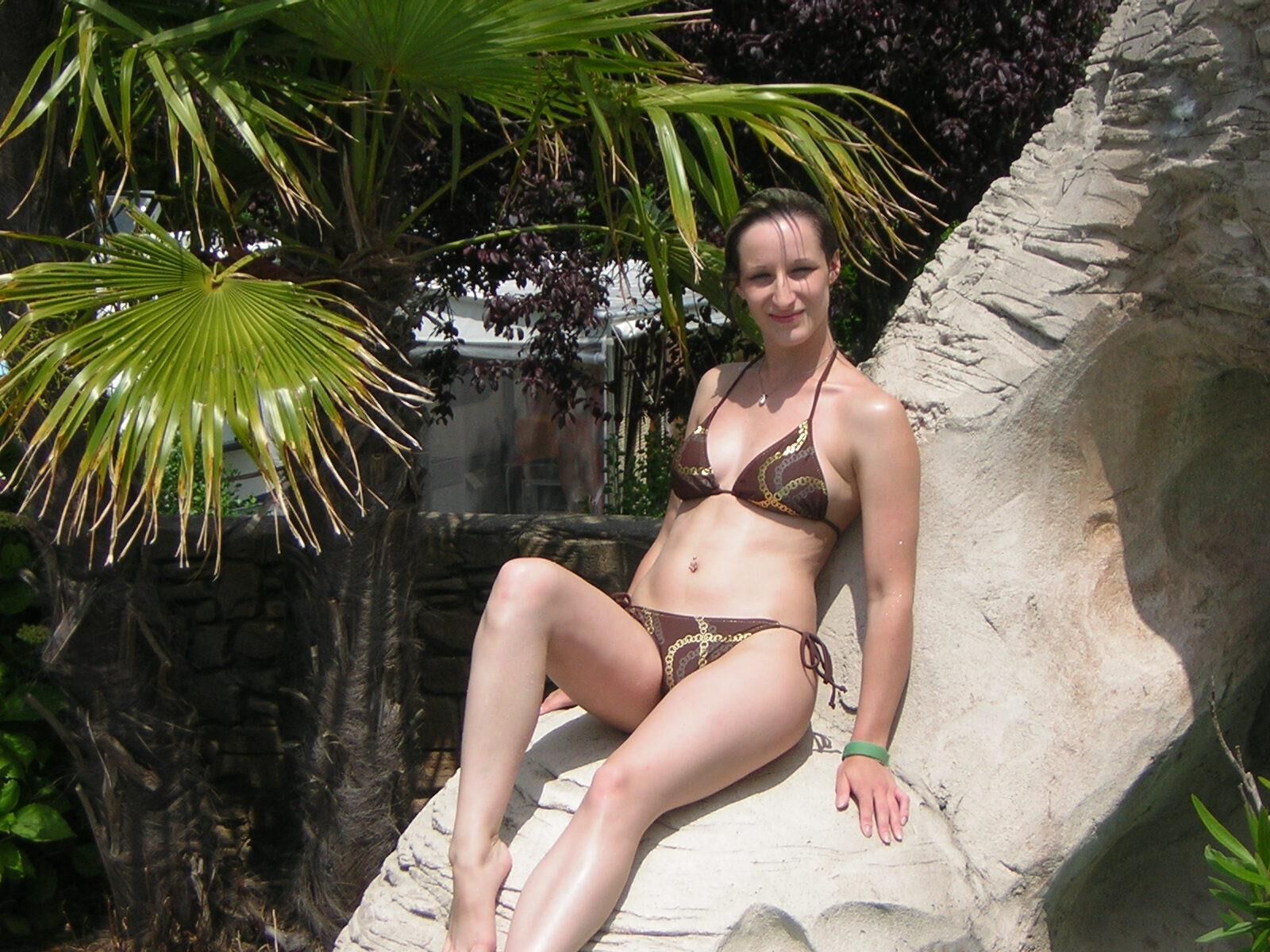 Downblouse Nipslip Oops nipple tits boobs bikini Swimsuit 