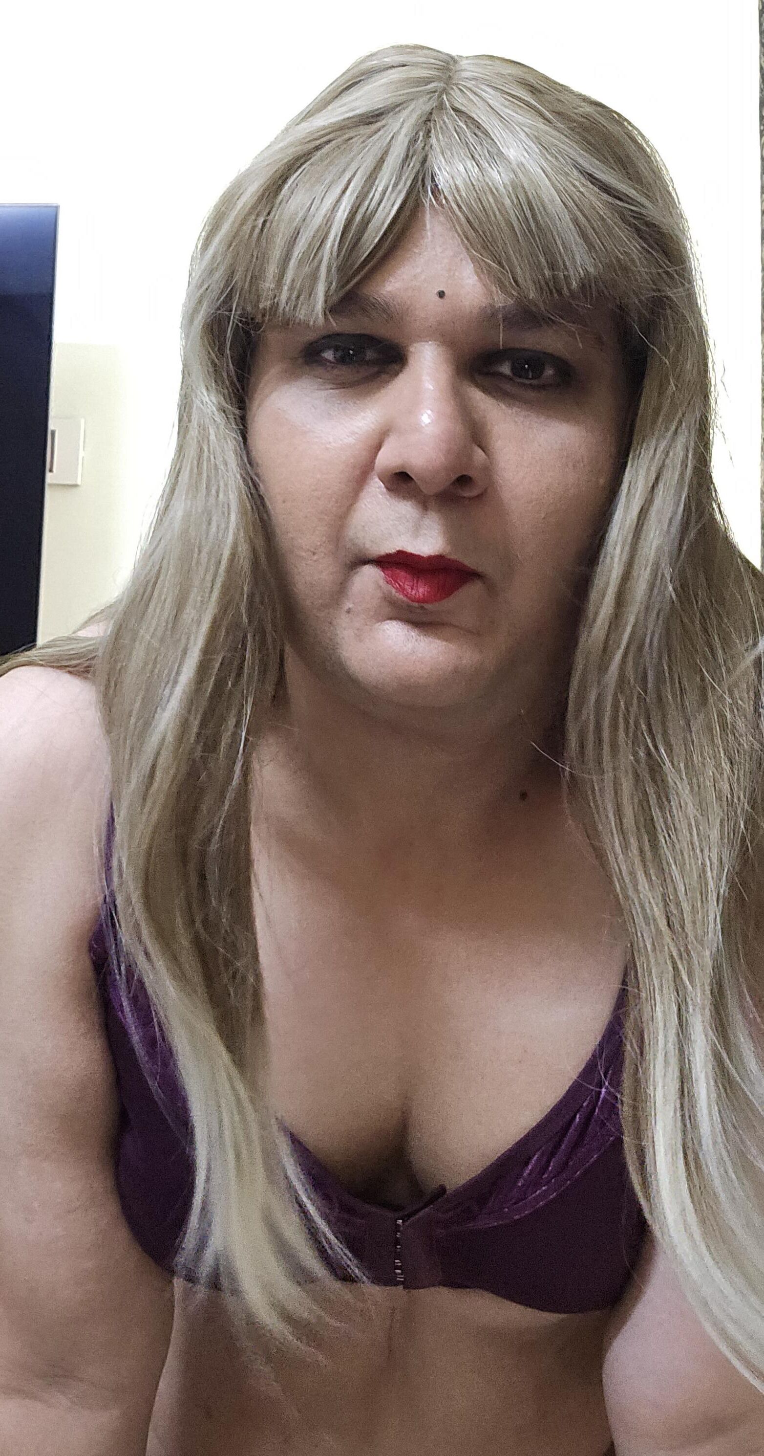 rubio transexual Monica M muestra el set