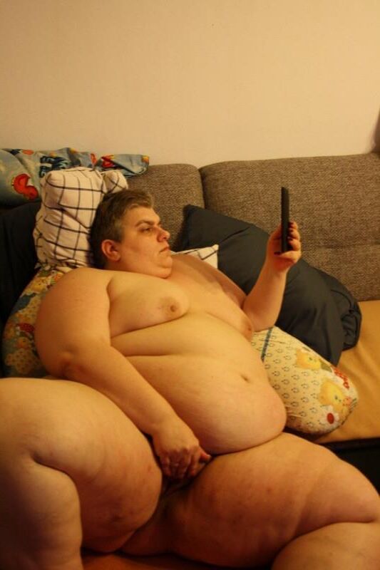 Schamlose ssbbw fettsau nackt