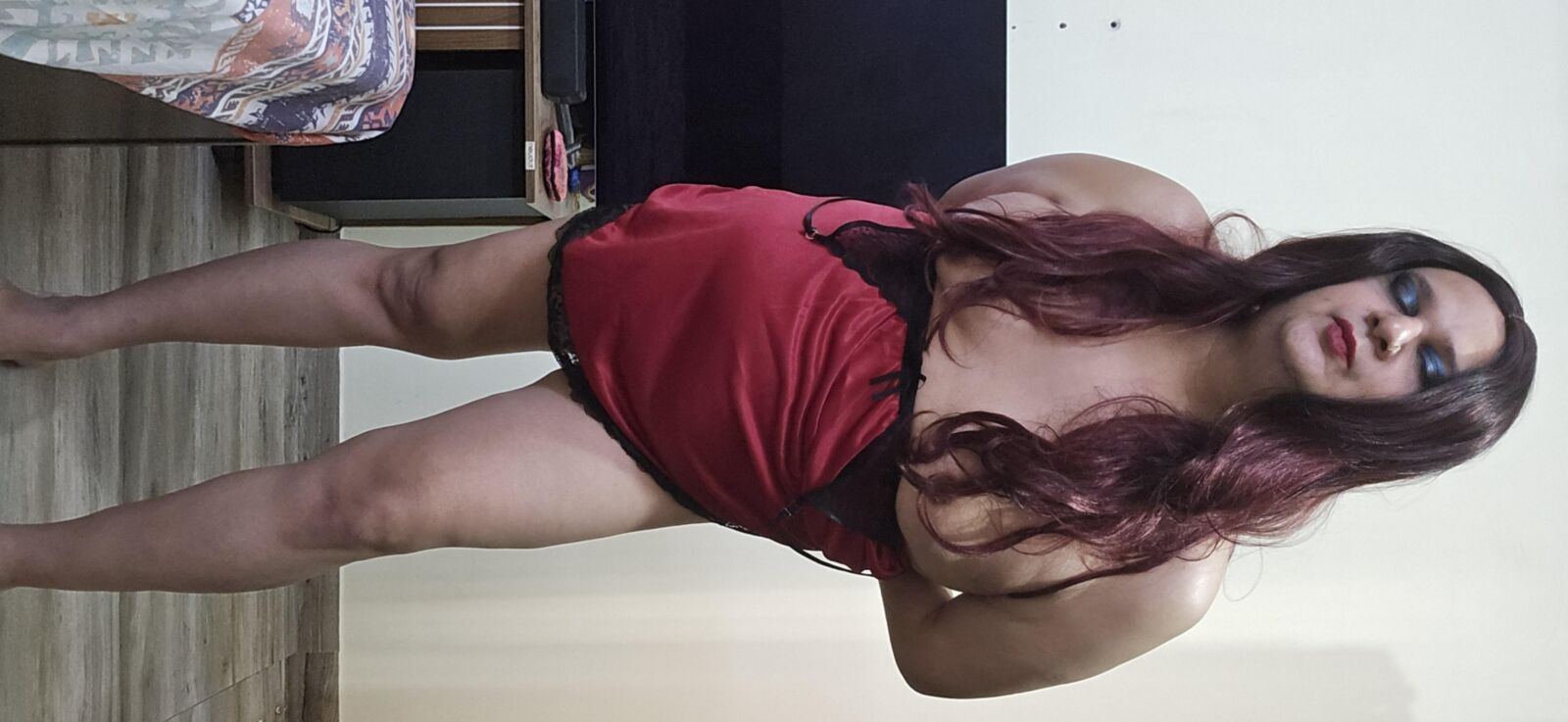 Shemale Monica M im roten Dessous -Set