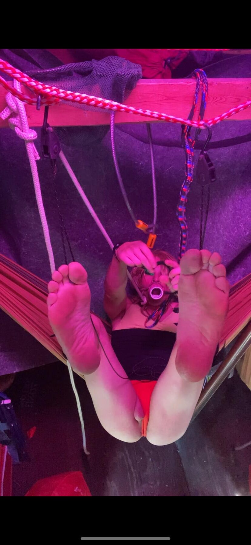 Tgirl tudo amarrado pronto para ser usado