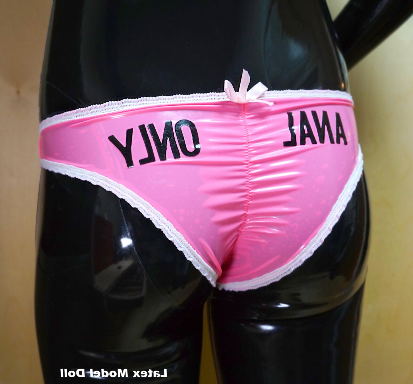 Sissy está em látex