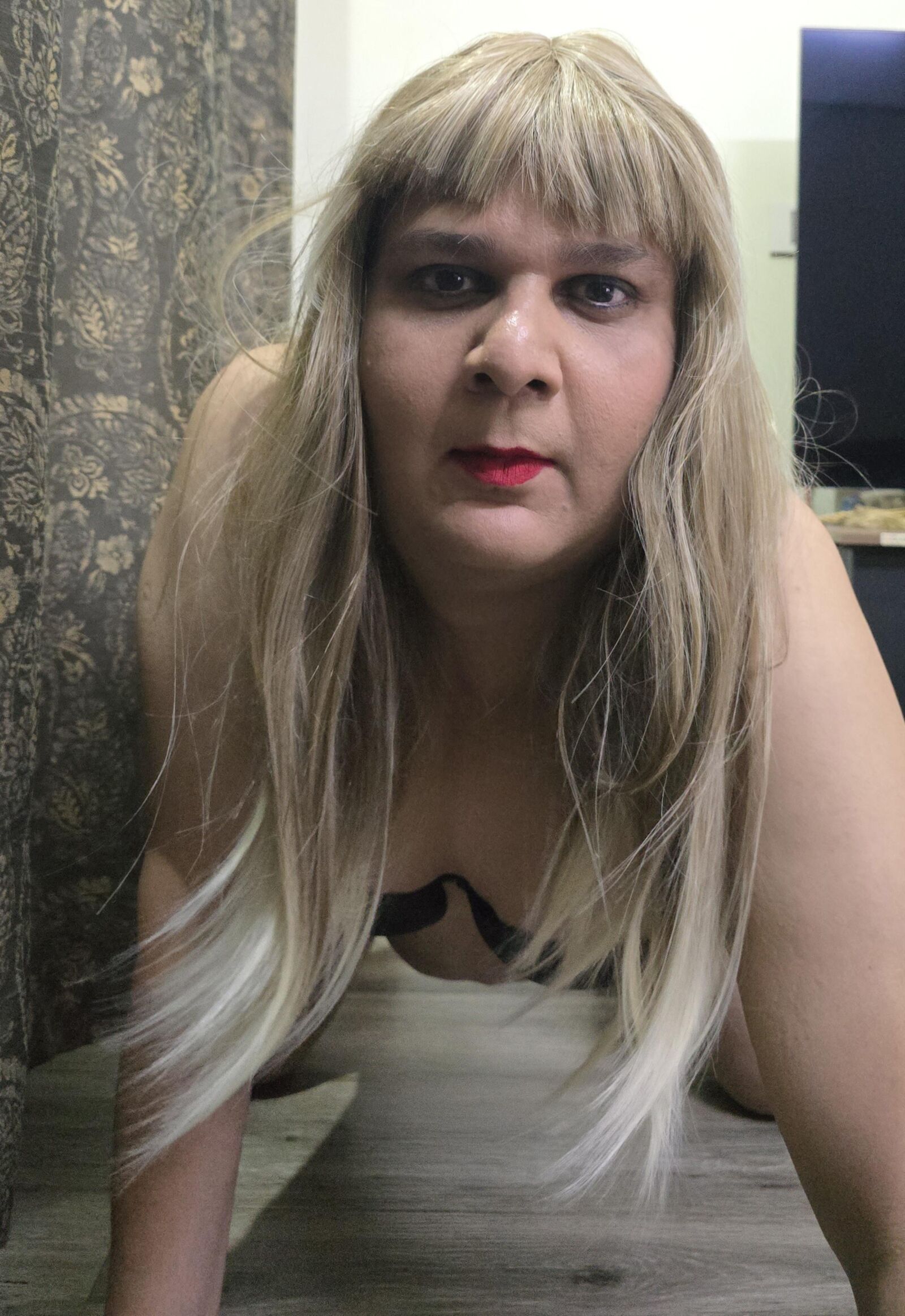 Blonde travesti Monica M Shows Off Set