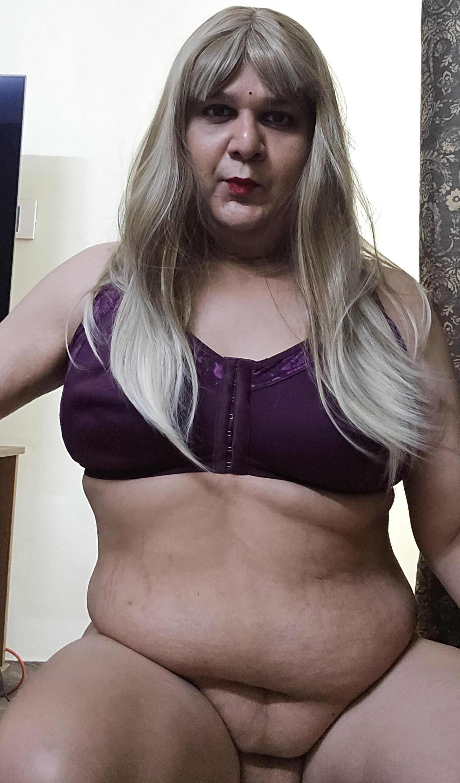 rubio transexual Monica M muestra el set
