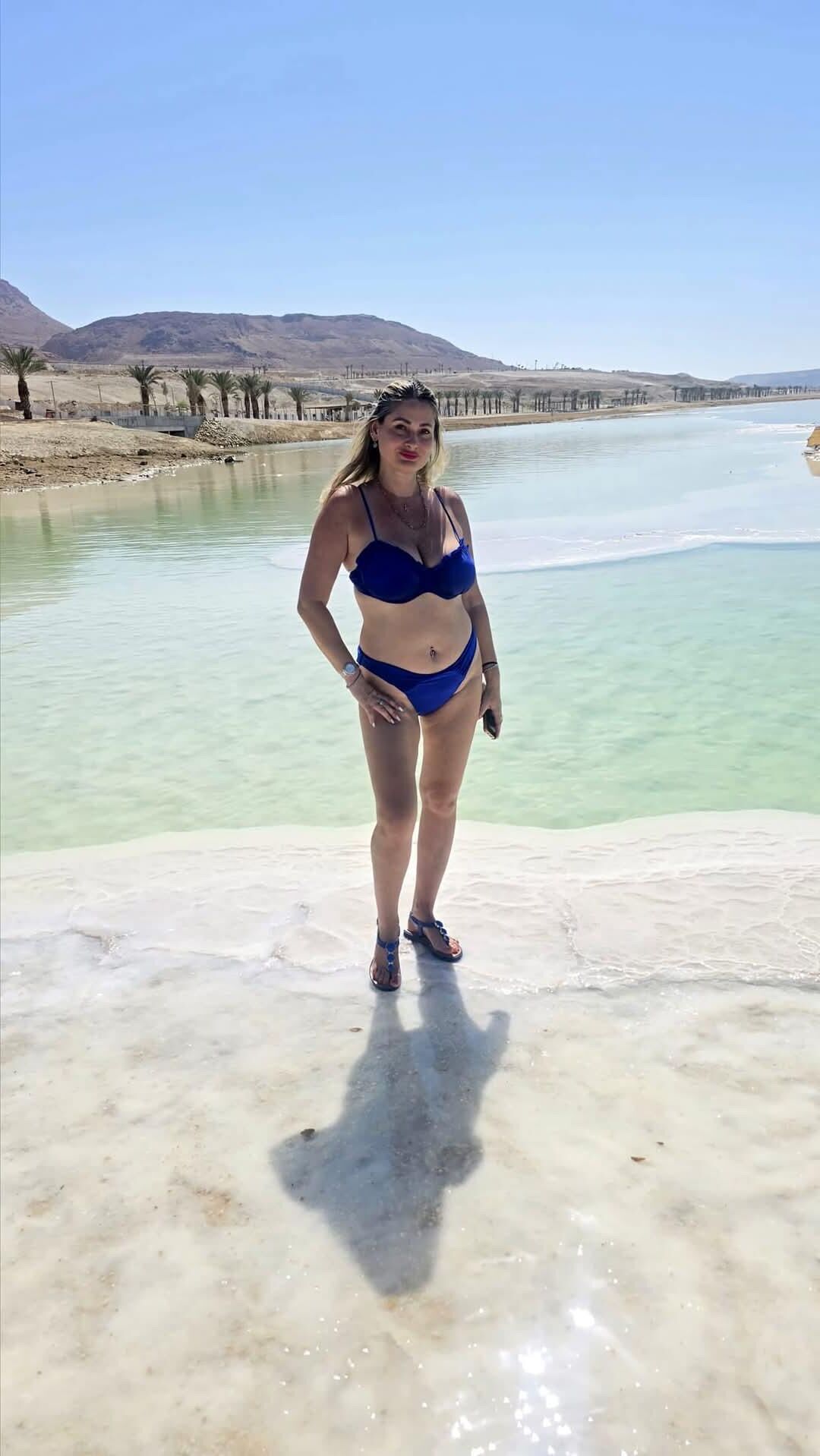 Yo Milf aus Israel Liora zeigt ihre Bikini -Sammlung
