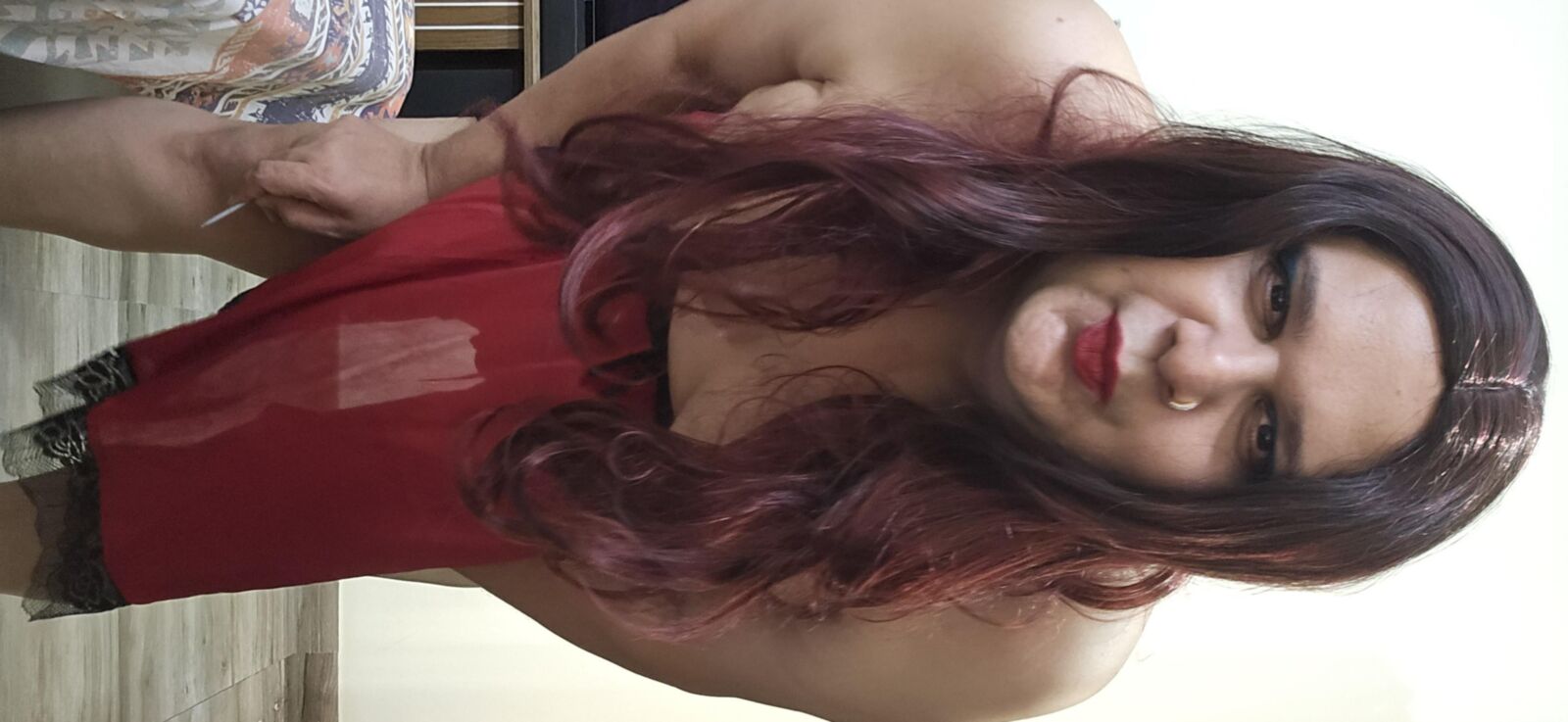Shemale Monica M im roten Dessous -Set