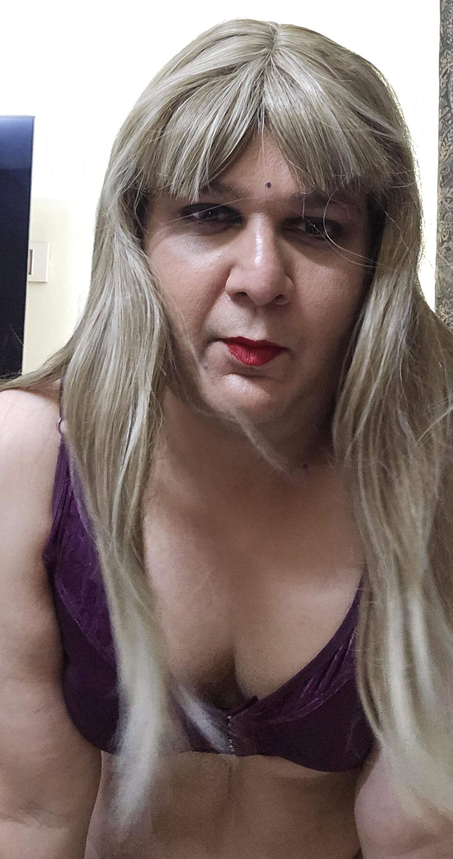 rubio transexual Monica M muestra el set