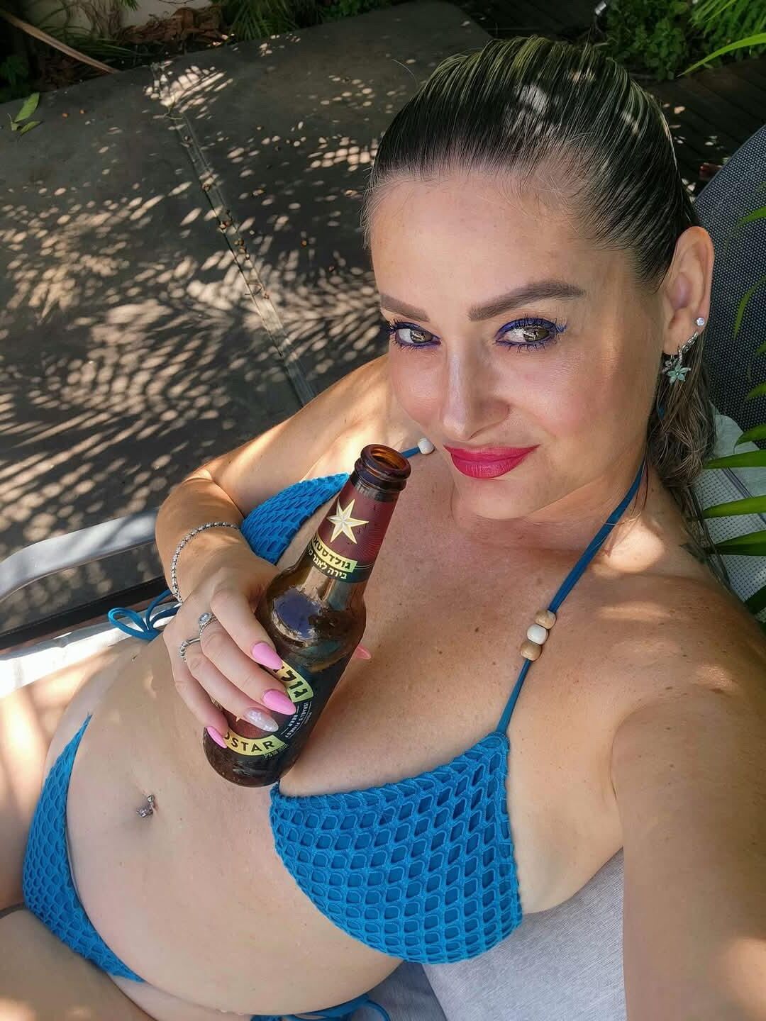 Yo Milf aus Israel Liora zeigt ihre Bikini -Sammlung