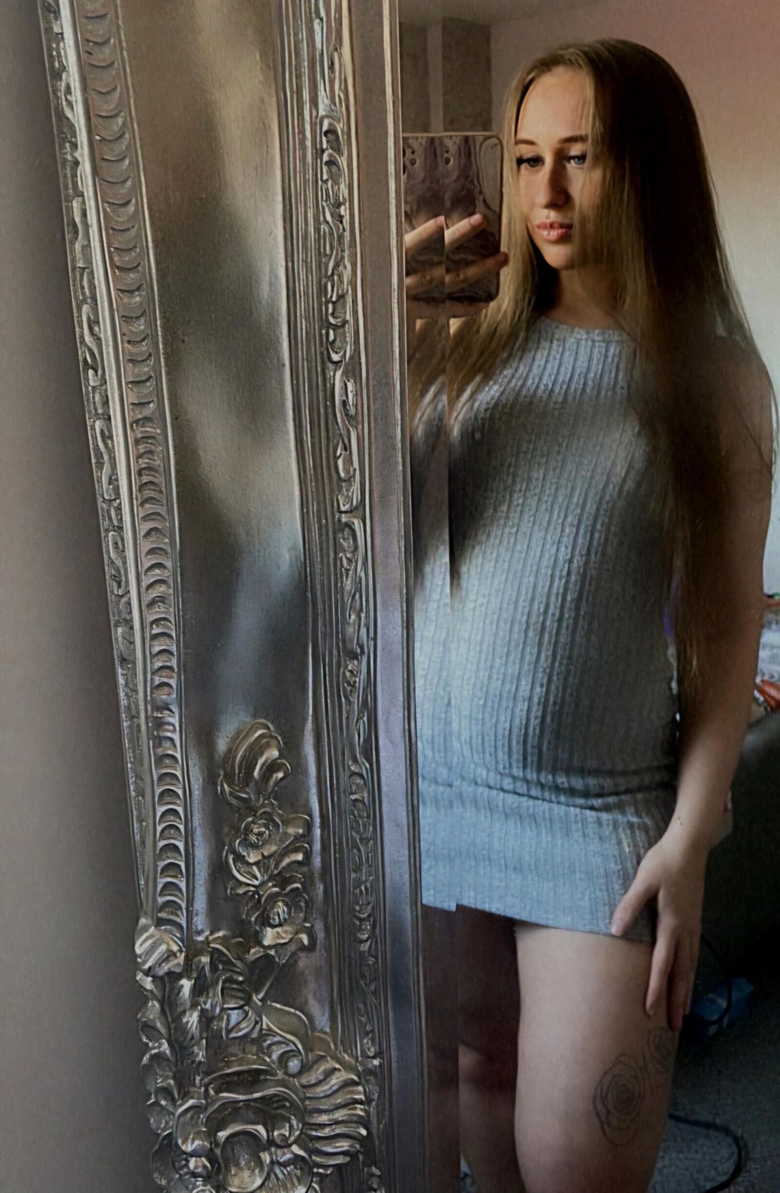 Escória magra de chav, mãe adolescente, peitos pequenos, bunda gorda