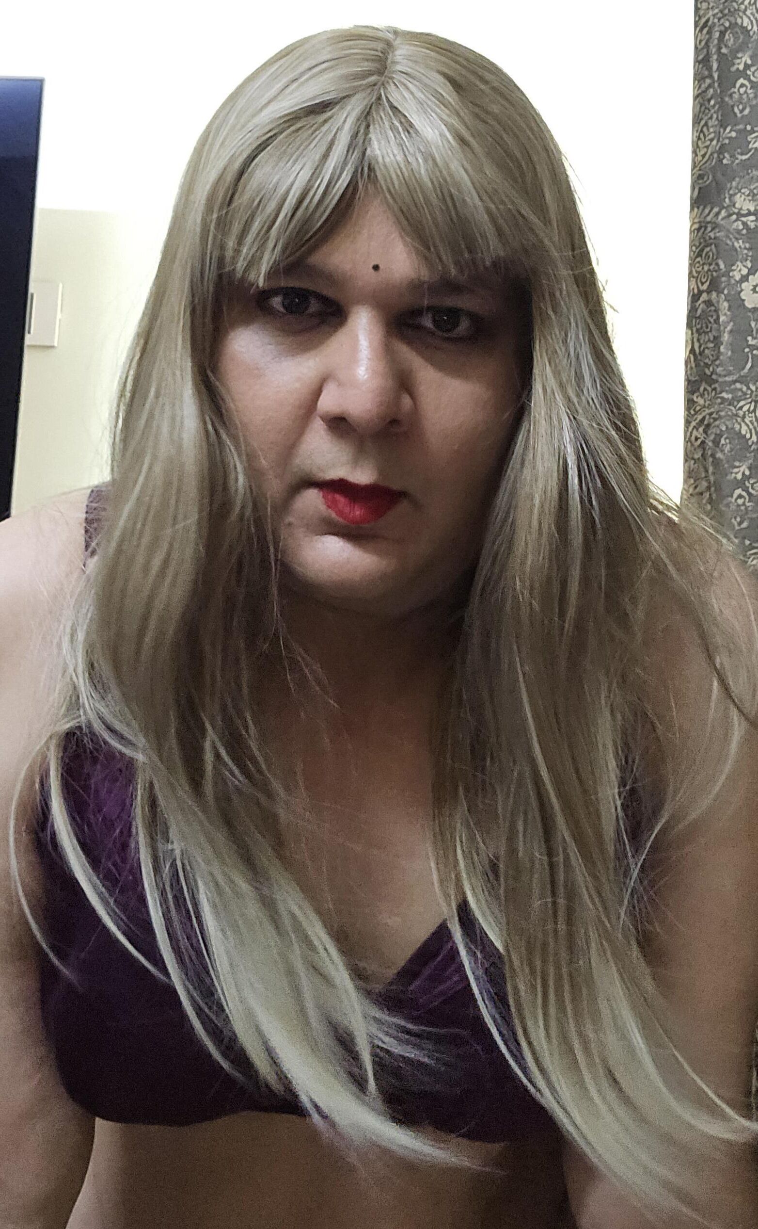 rubio transexual Monica M muestra el set