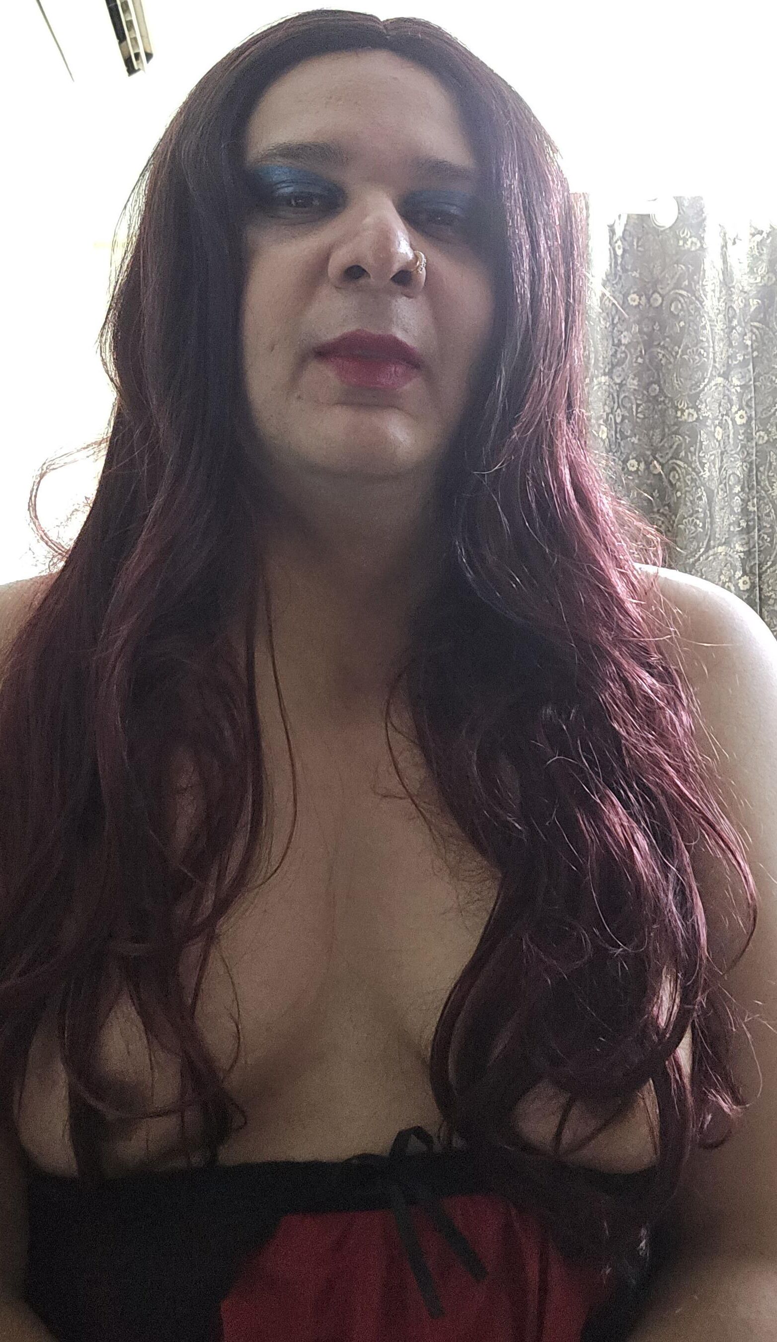 Shemale Monica M im roten Dessous -Set