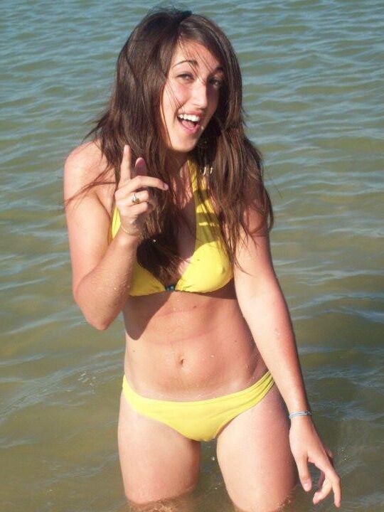 Voyeur Spy Oops Bikini swimsuit downblouse nipslip feet foot 