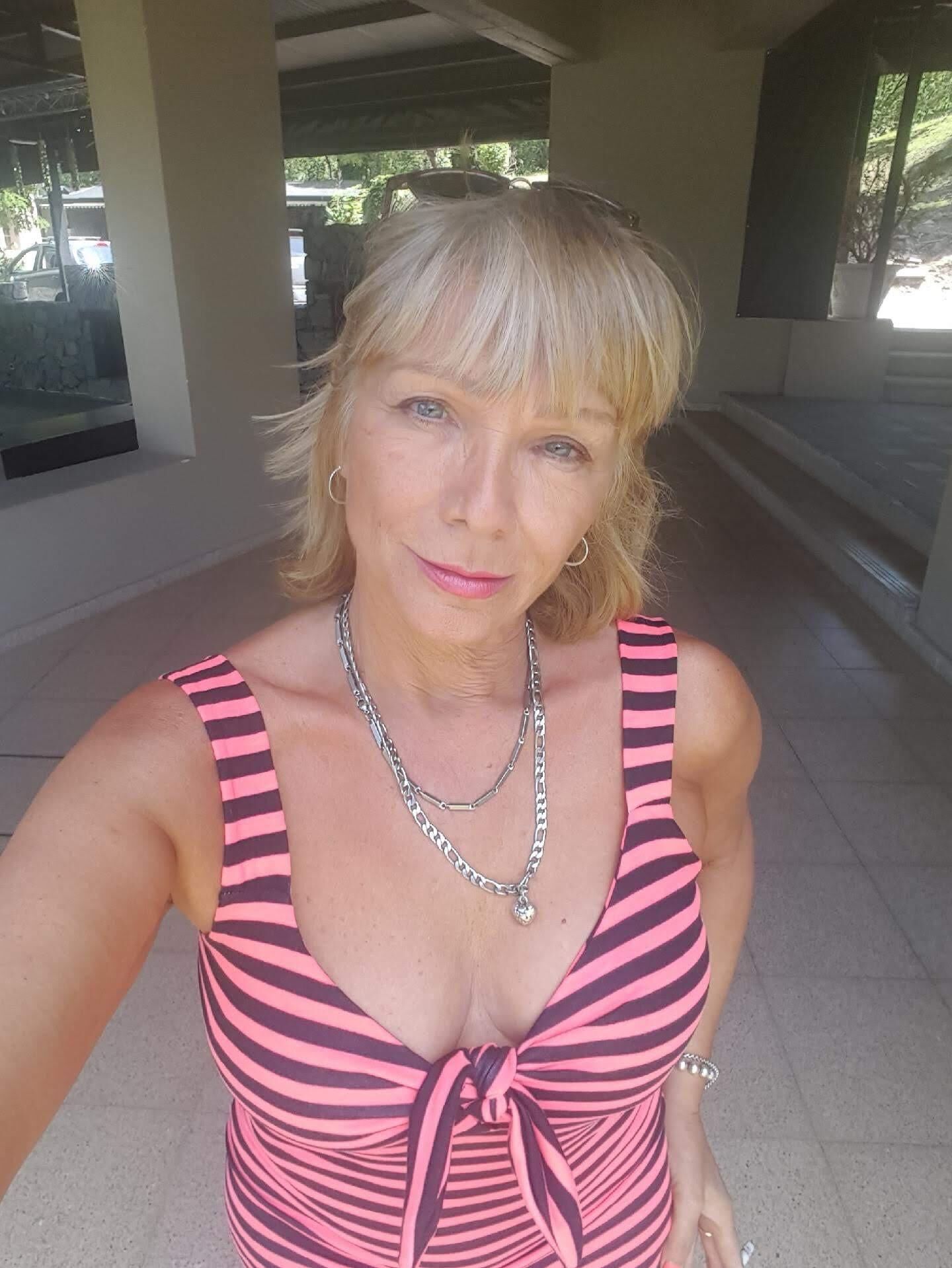 Andrea, Meine Liebe Mutter, ella todavía lo tiene