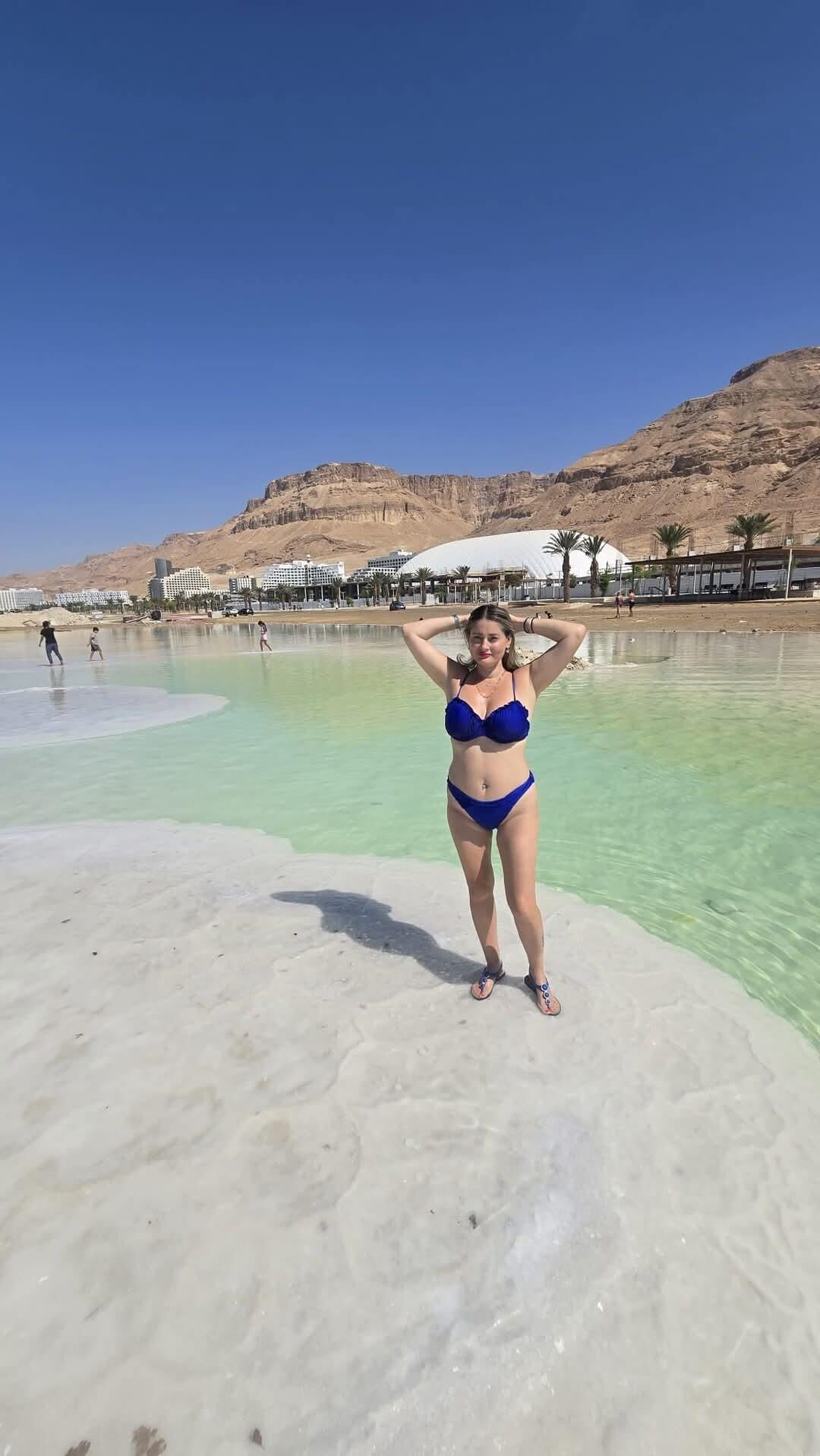 Yo Milf aus Israel Liora zeigt ihre Bikini -Sammlung