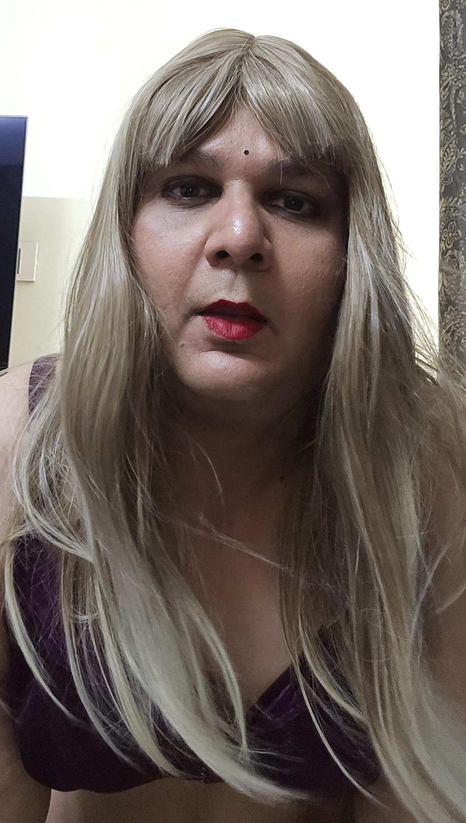 rubio transexual Monica M muestra el set