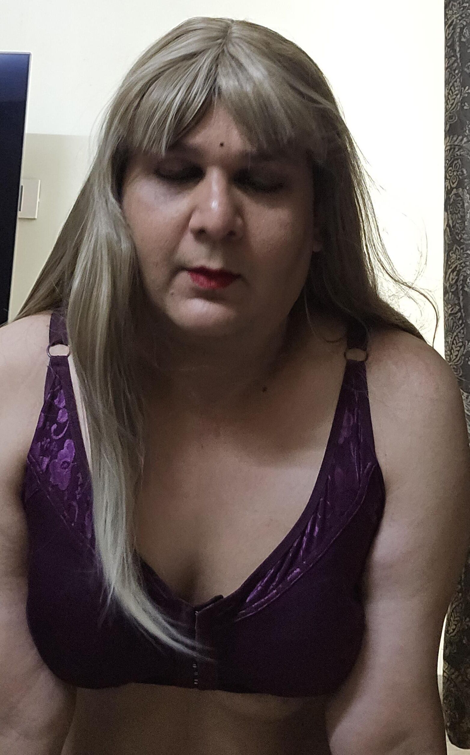 rubio transexual Monica M muestra el set