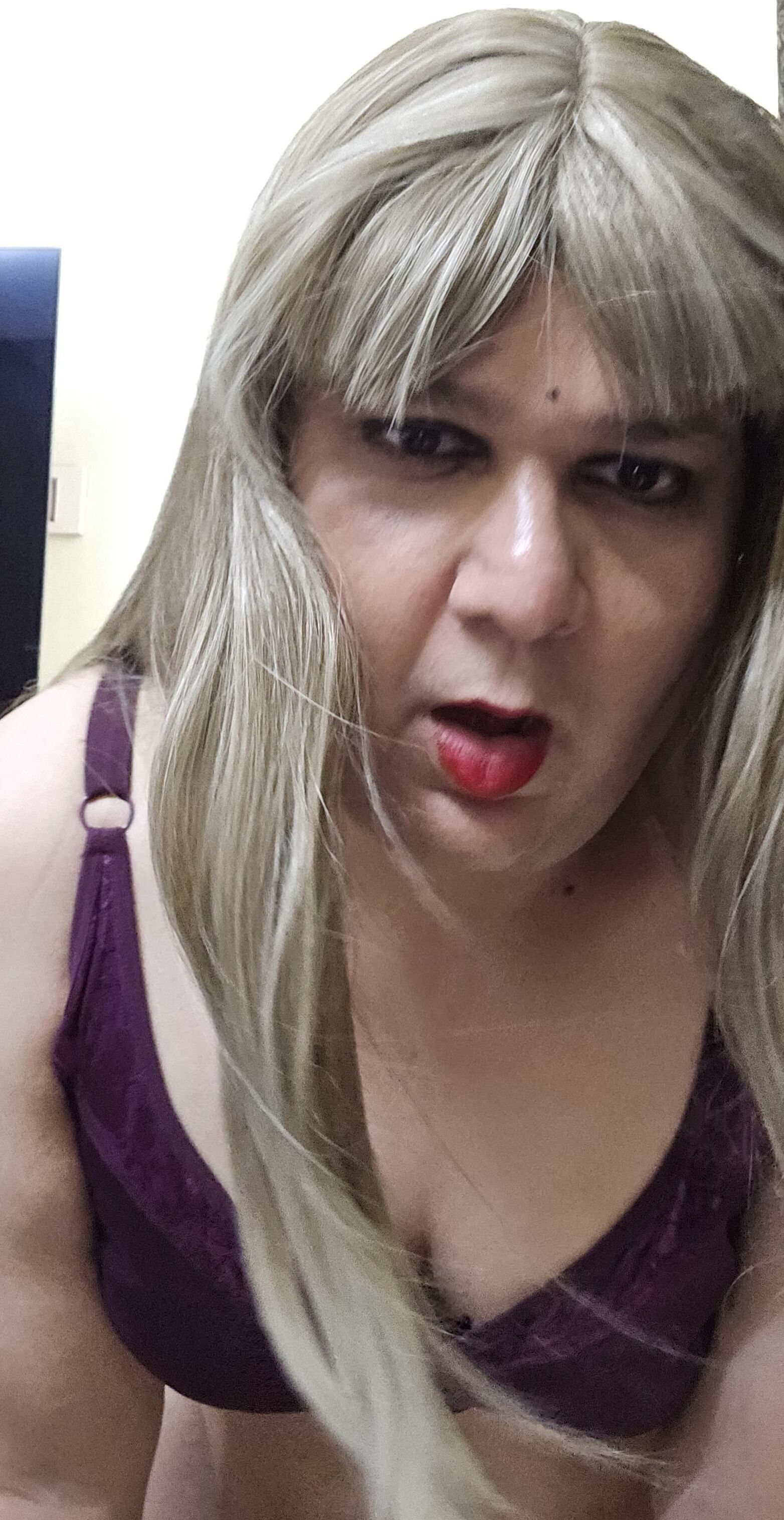 rubio transexual Monica M muestra el set