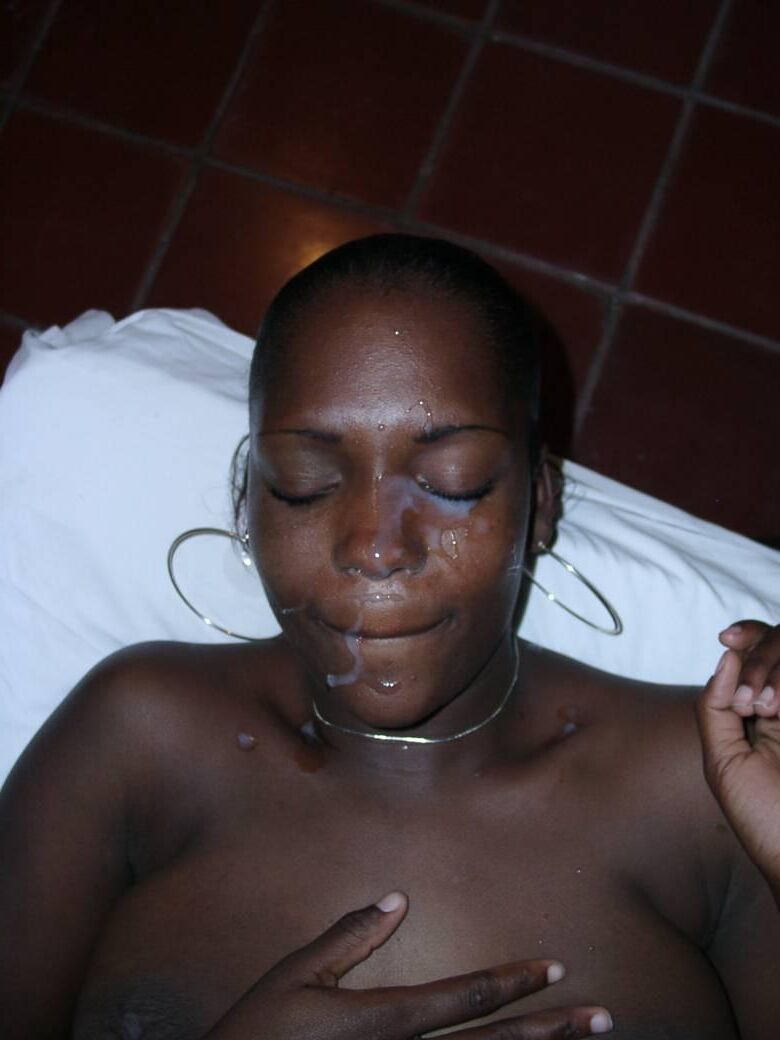 Tetas negras marcadas blancas