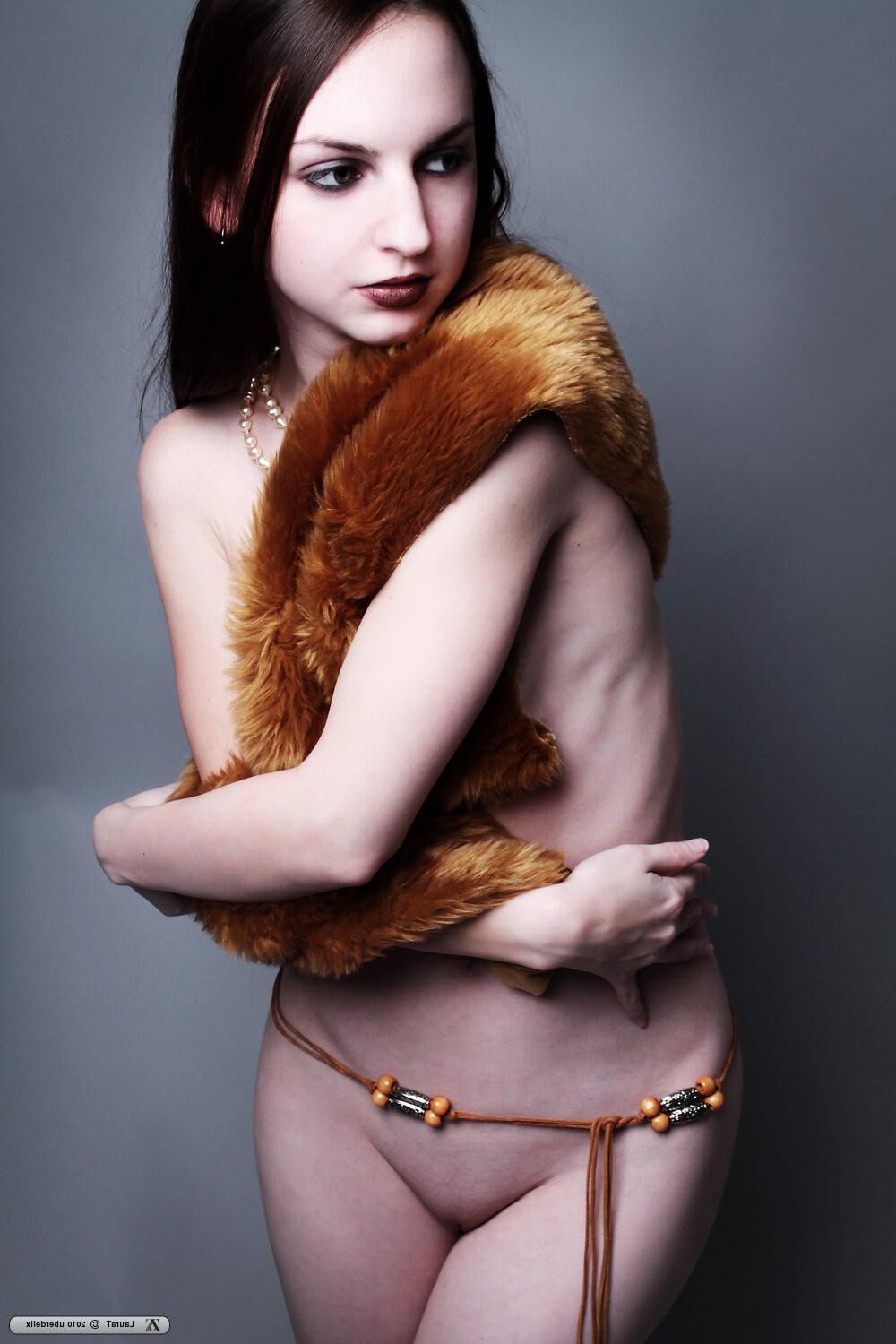 Zivity Laura T Savage Mode (x)