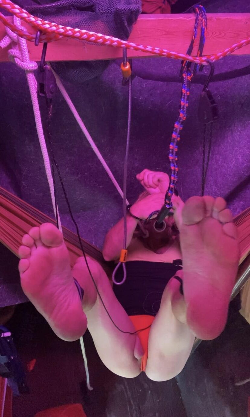 Tgirl tudo amarrado pronto para ser usado