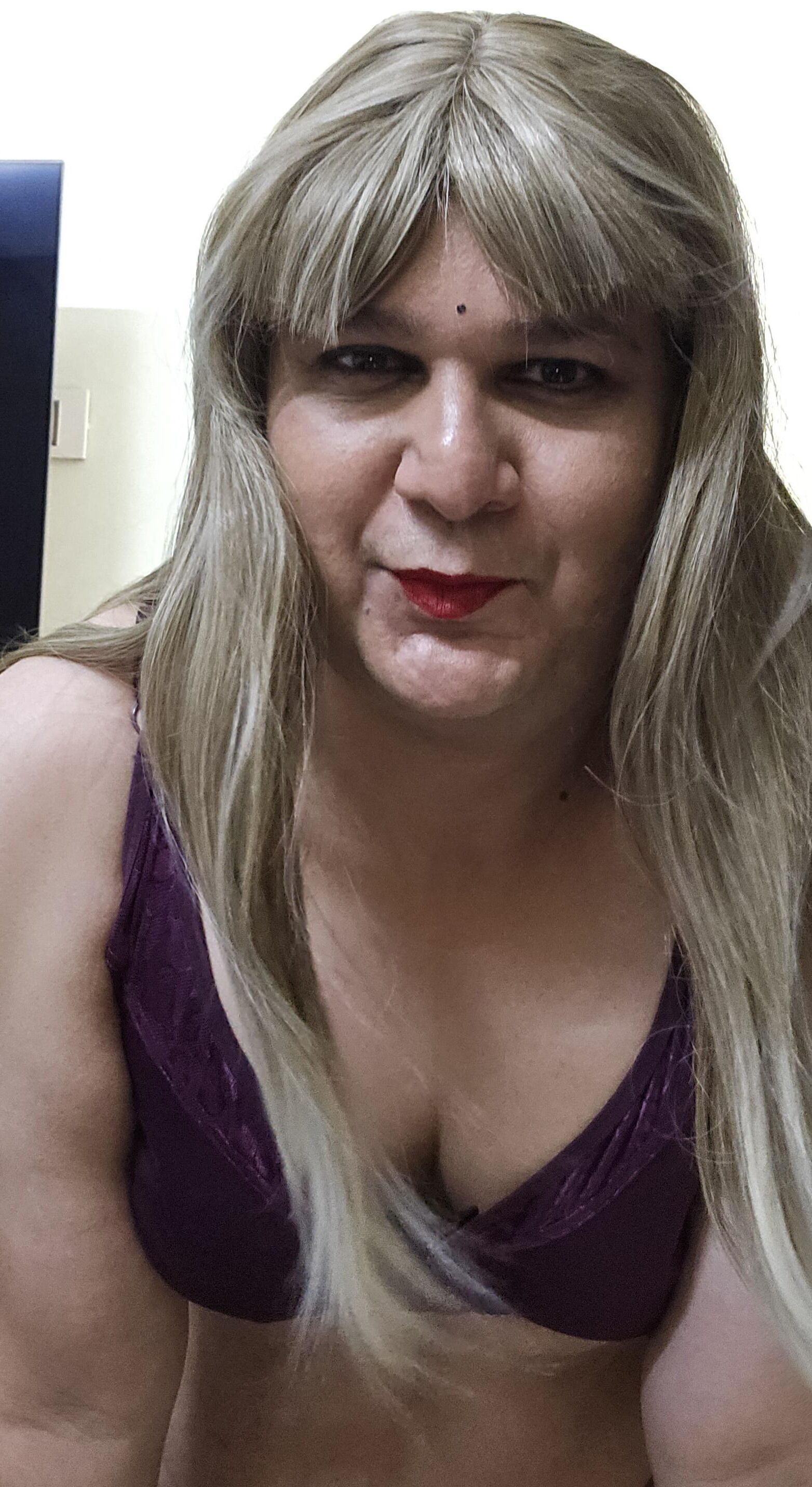 rubio transexual Monica M muestra el set