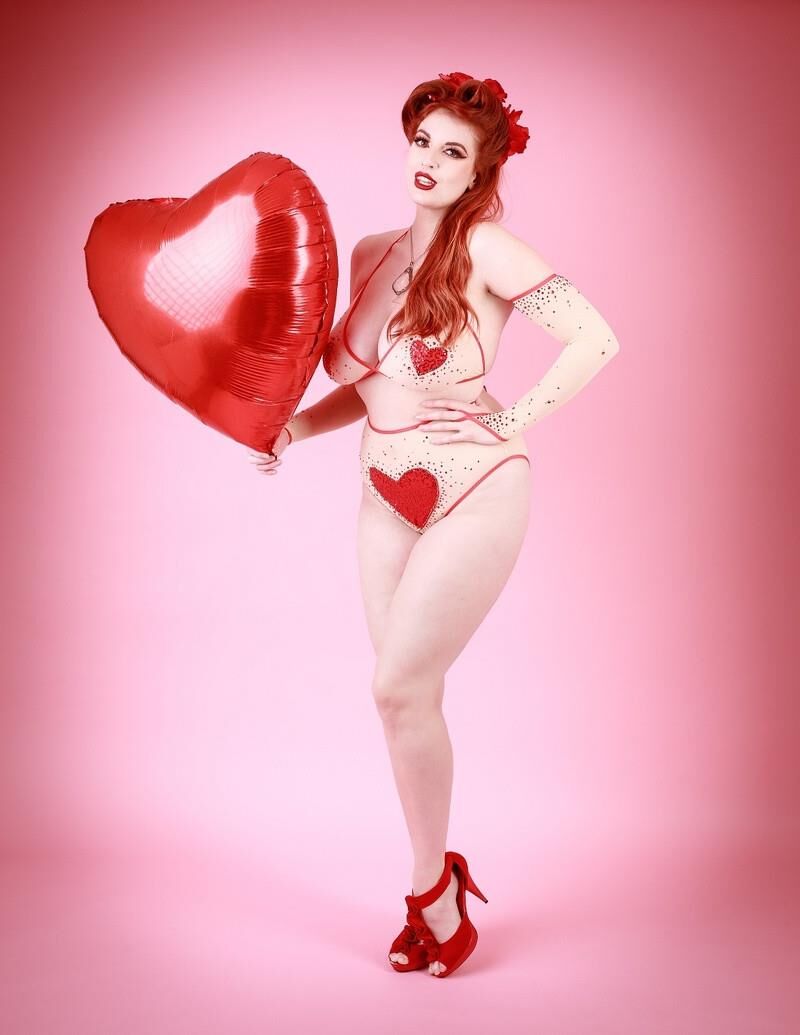 LadyGingerLust Busty Curvy UK Model