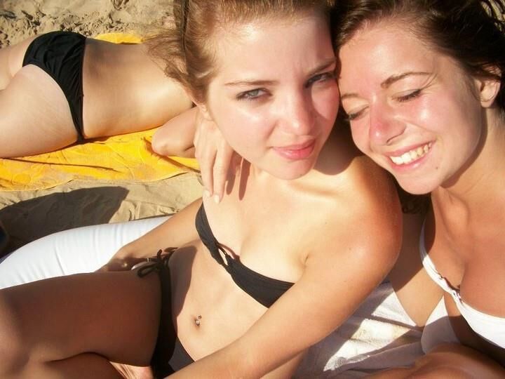 Voyeur Spy Oops Bikini swimsuit downblouse nipslip feet foot 