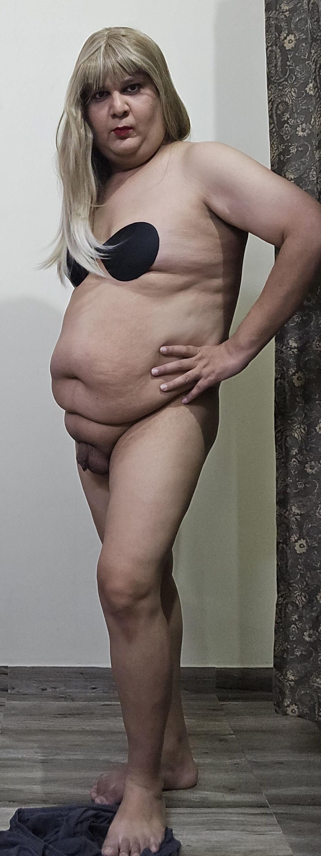 Blonde travesti Monica M Shows Off Set