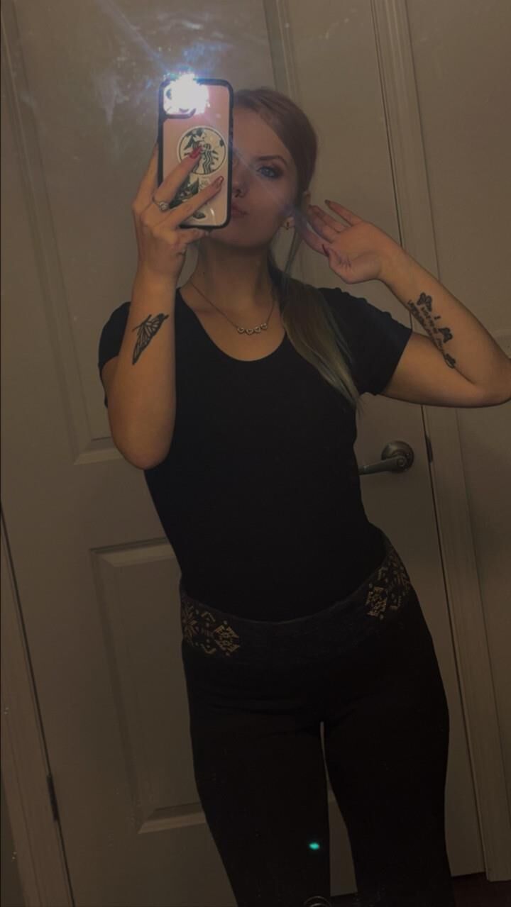 Amber is a slutty yo Snapchat seller