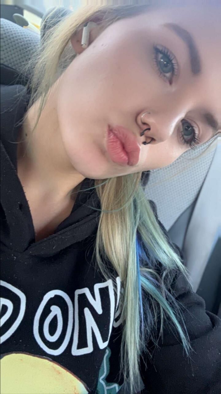 Amber is a slutty yo Snapchat seller