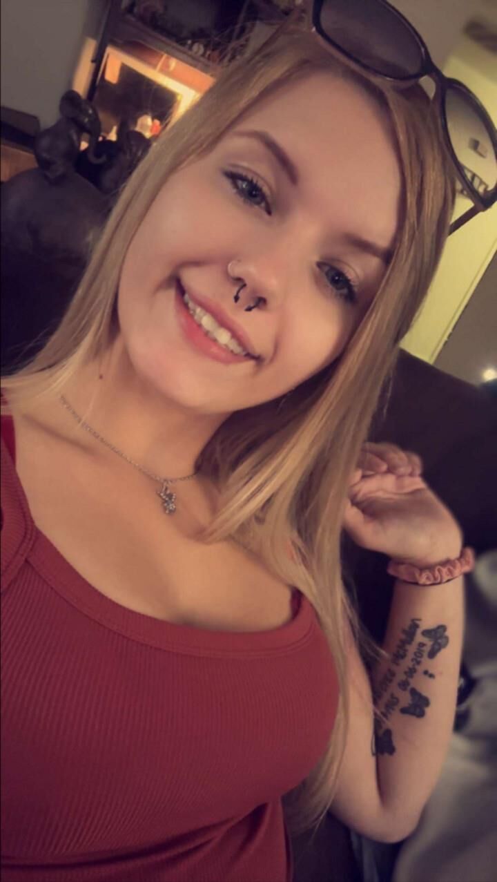 Amber is a slutty yo Snapchat seller
