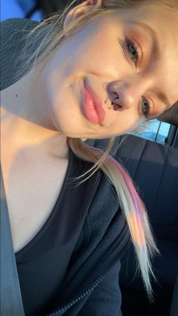 Amber is a slutty yo Snapchat seller
