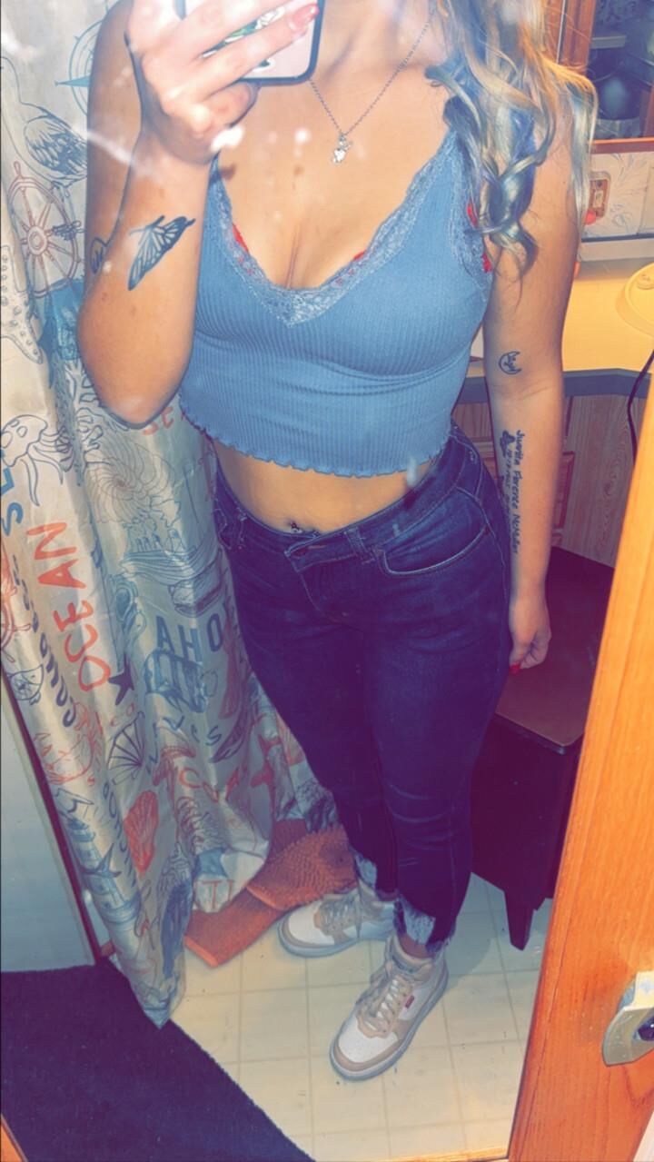 Amber is a slutty yo Snapchat seller