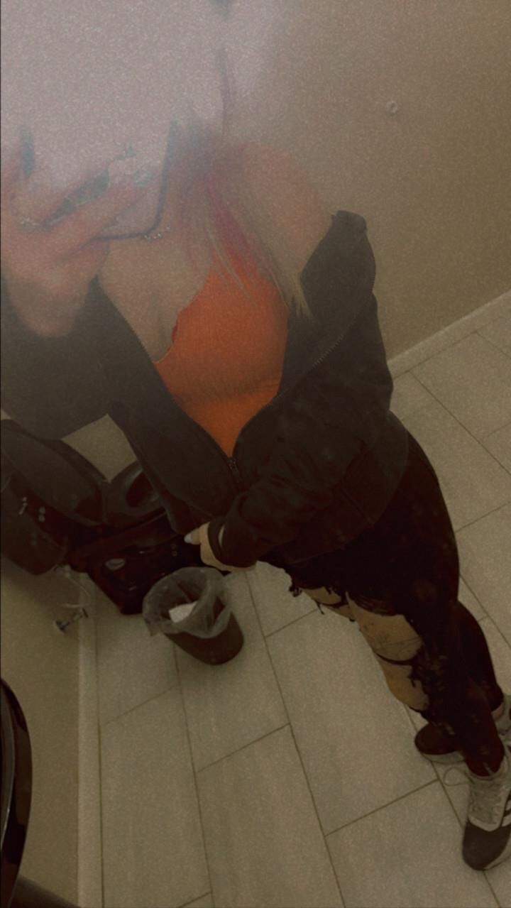 Amber is a slutty yo Snapchat seller