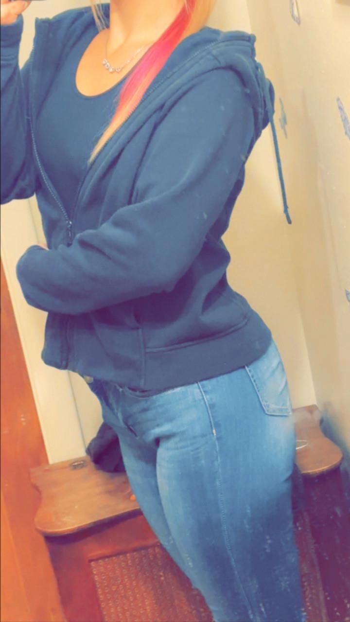 Amber is a slutty yo Snapchat seller