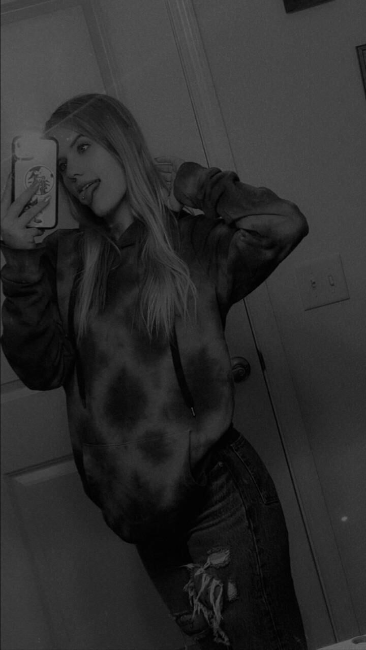 Amber is a slutty yo Snapchat seller