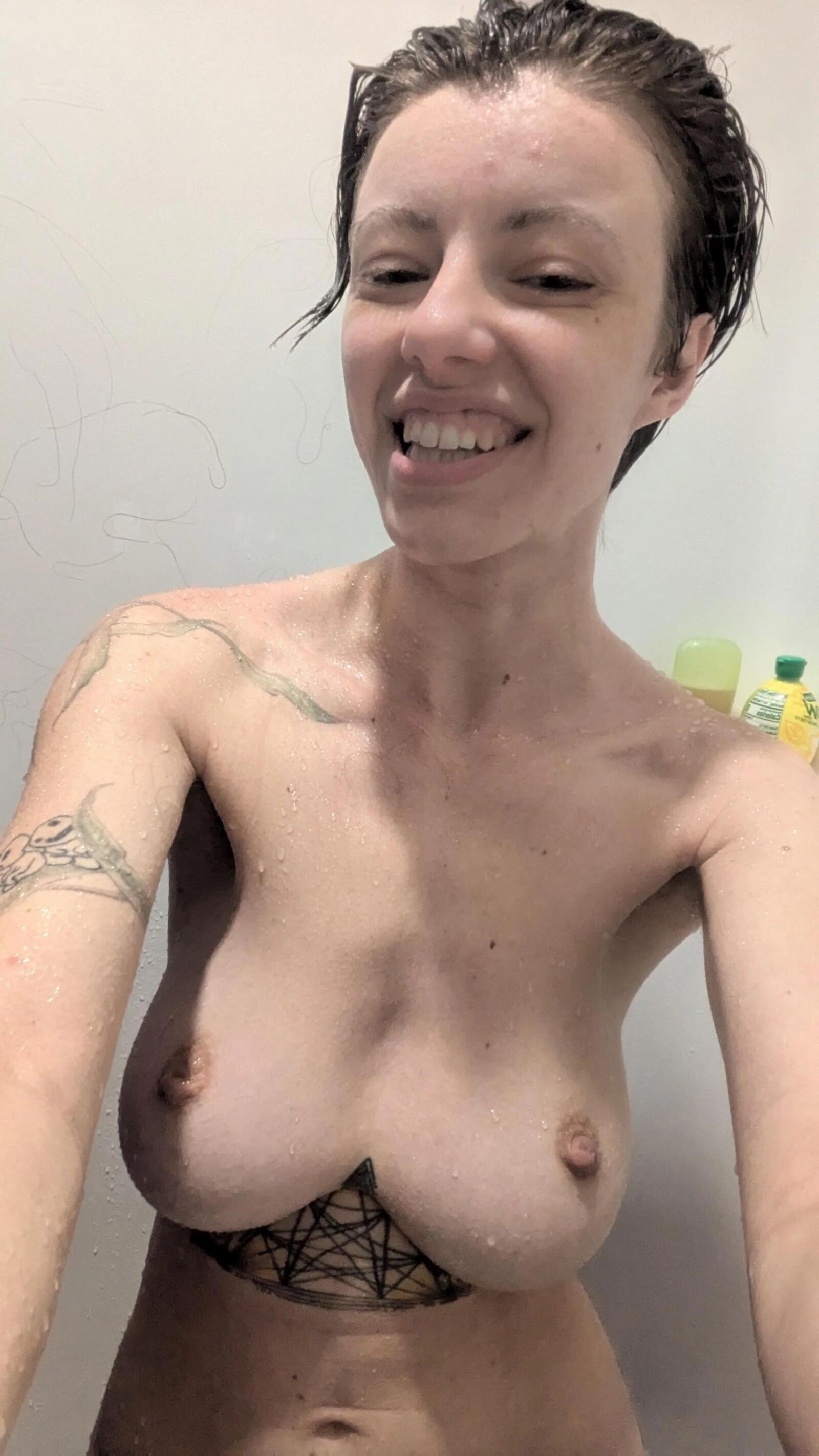 La Teufeuse Poilue a de bien beaux Nichons