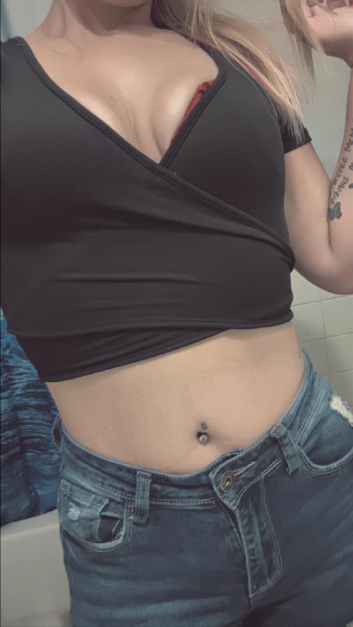 Amber is a slutty yo Snapchat seller