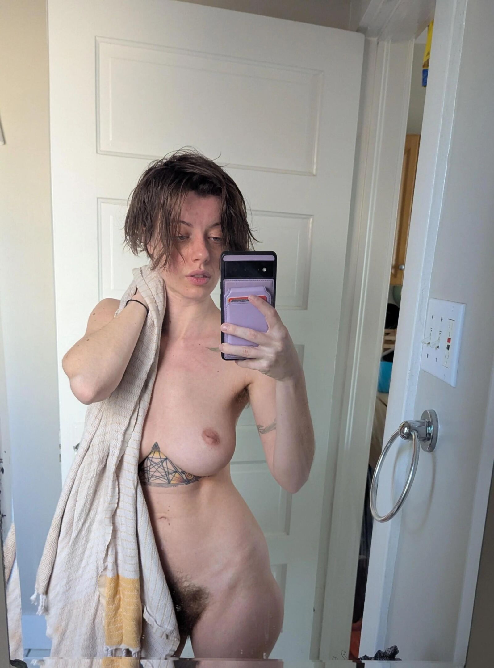 La Teufeuse Poilue a de bien beaux Nichons