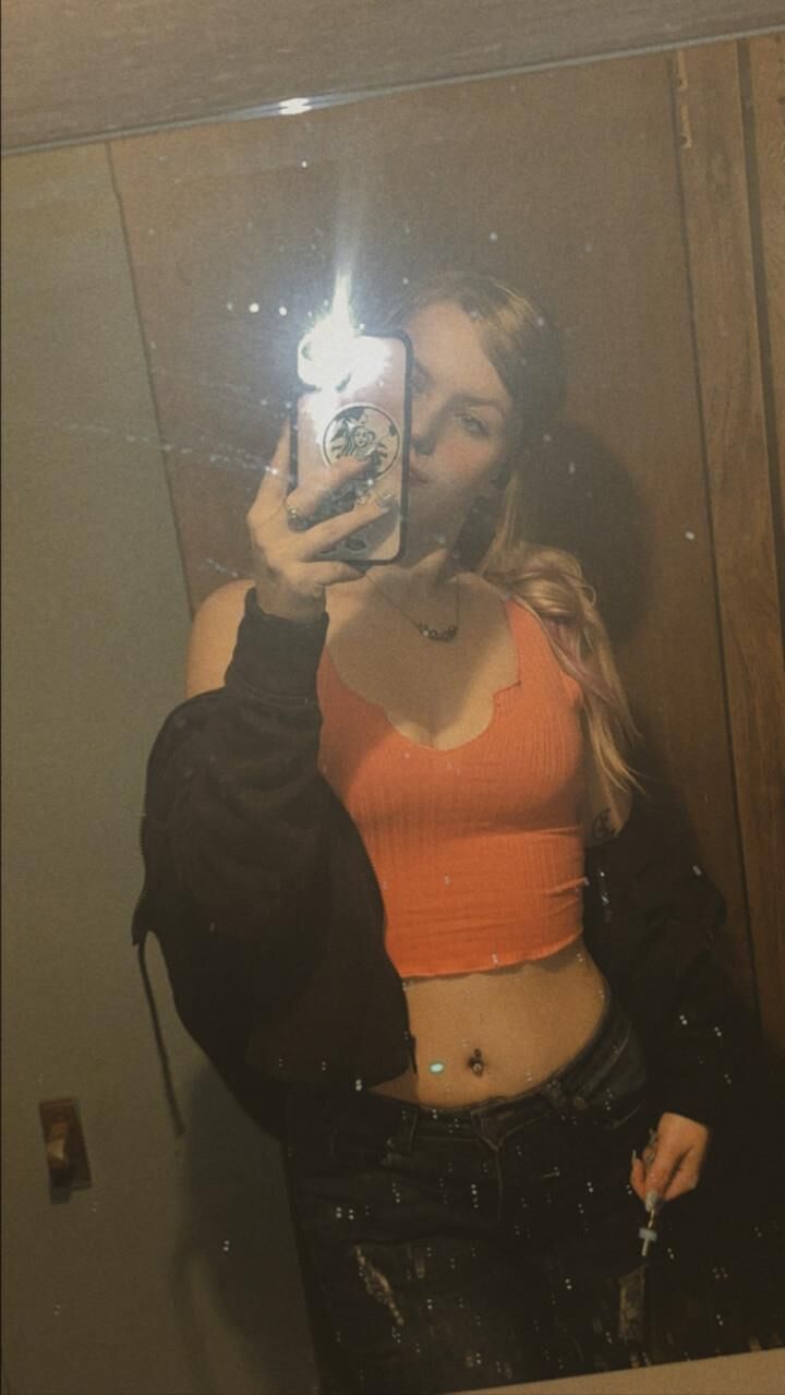 Amber is a slutty yo Snapchat seller