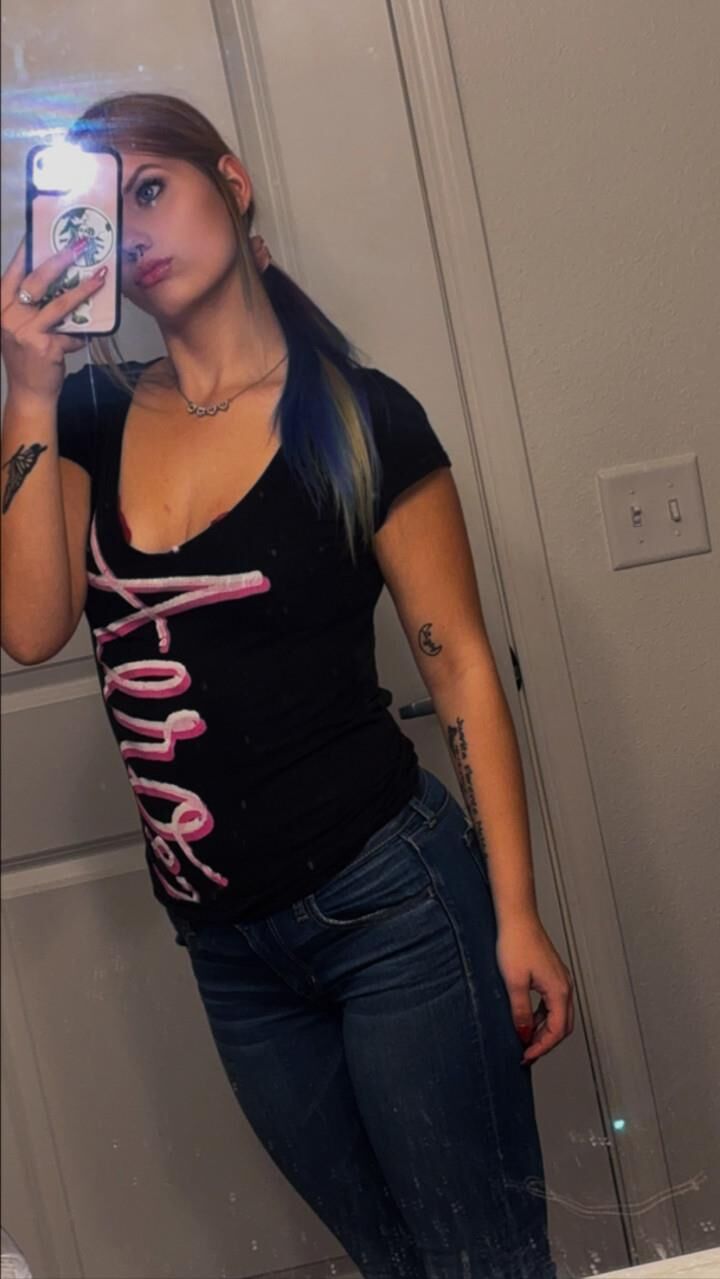 Amber is a slutty yo Snapchat seller