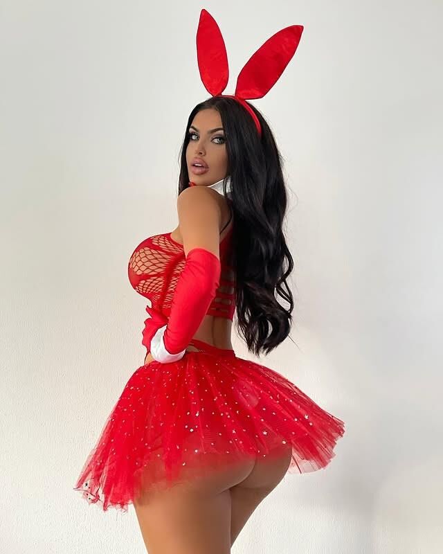 Croatian Blue Eyed Bimbo