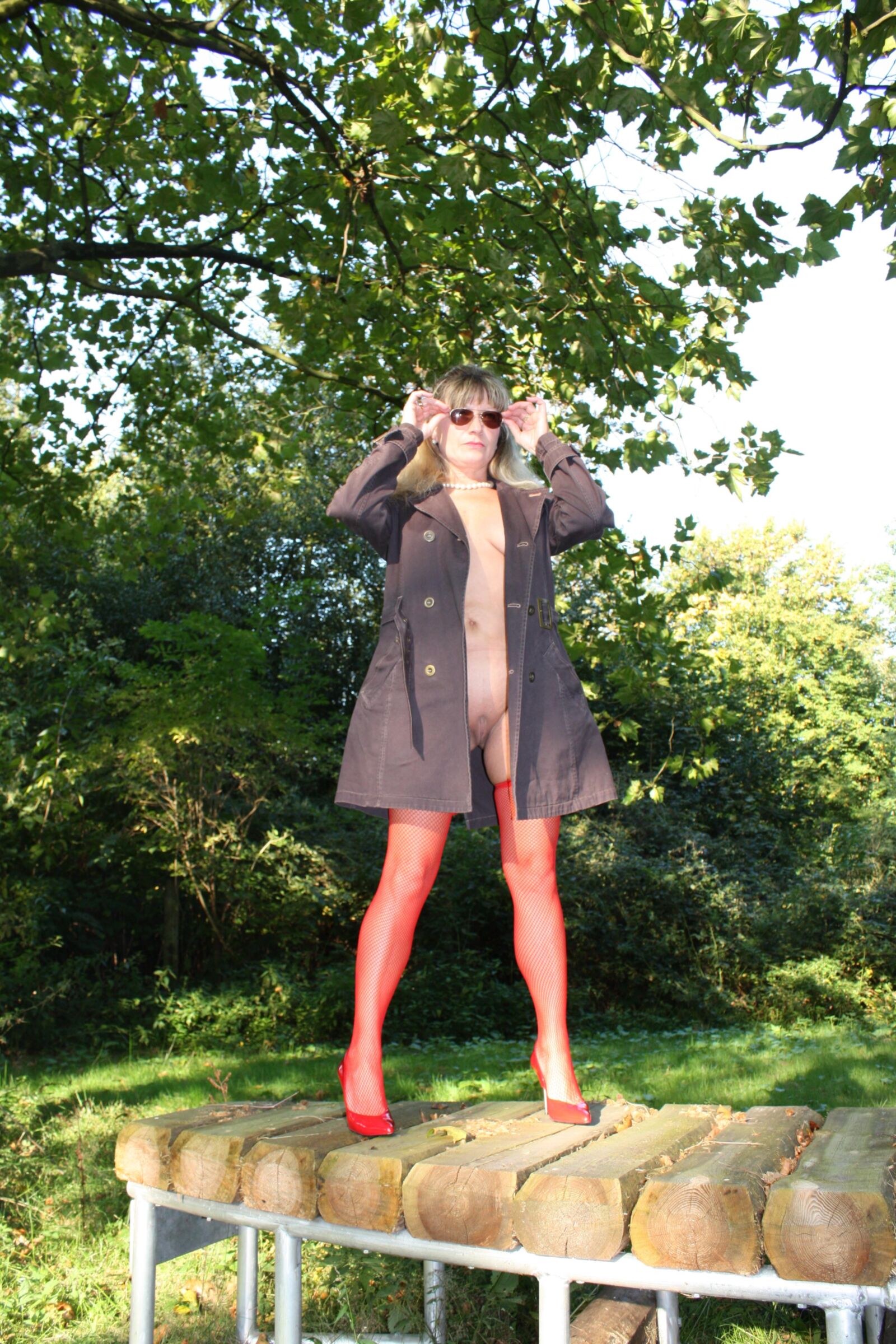 Elsa sexy reife blonde deutsche Exhibitionistin