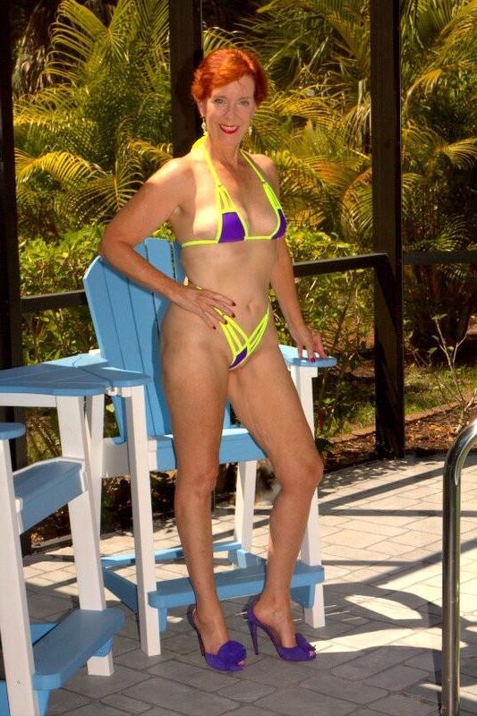 Lola, Bikini 