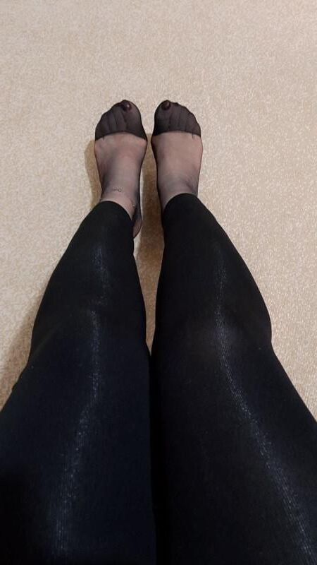 iranian nyloned feet