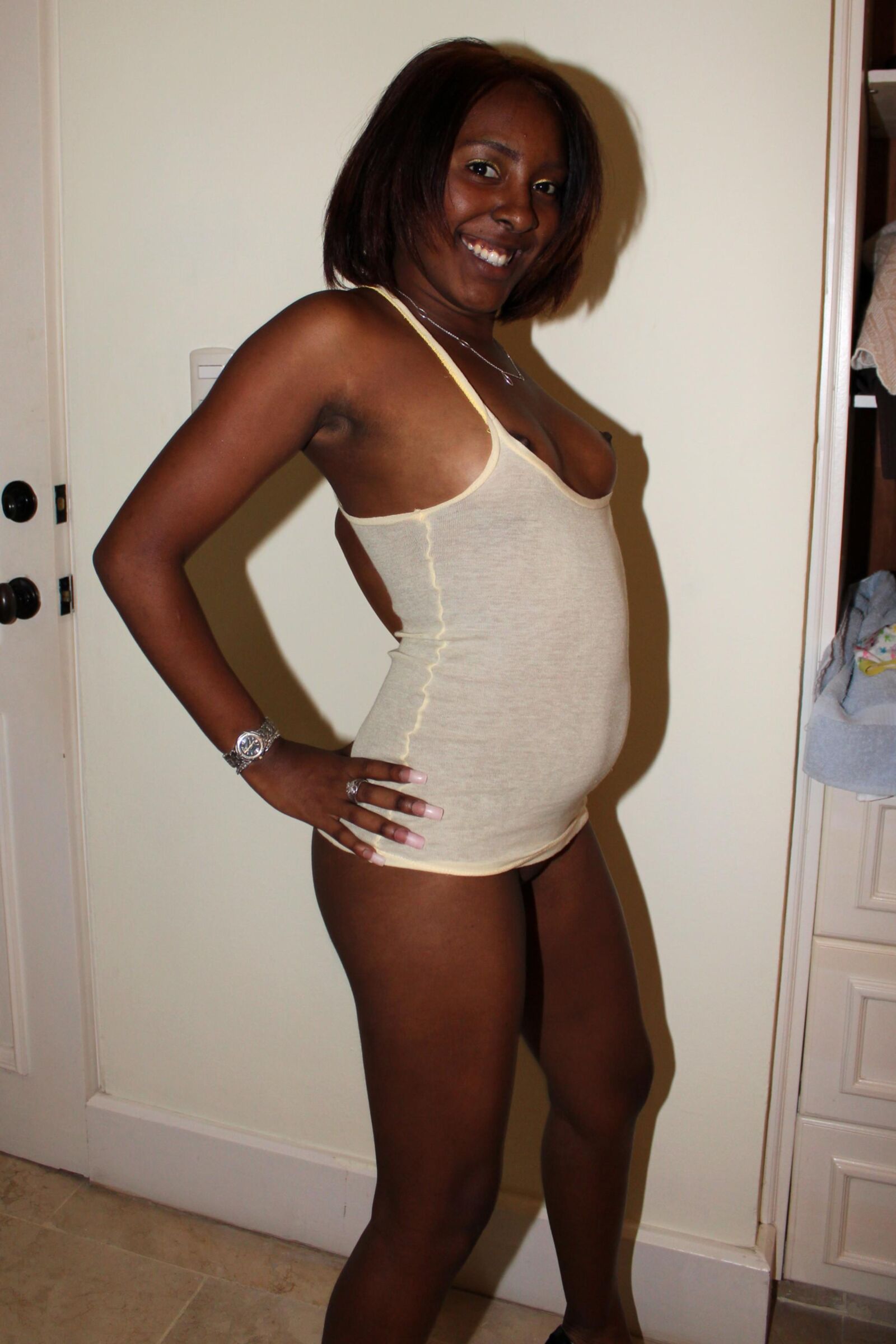 Pretty Black Teen in a Cream Tampo Tampa Gosta