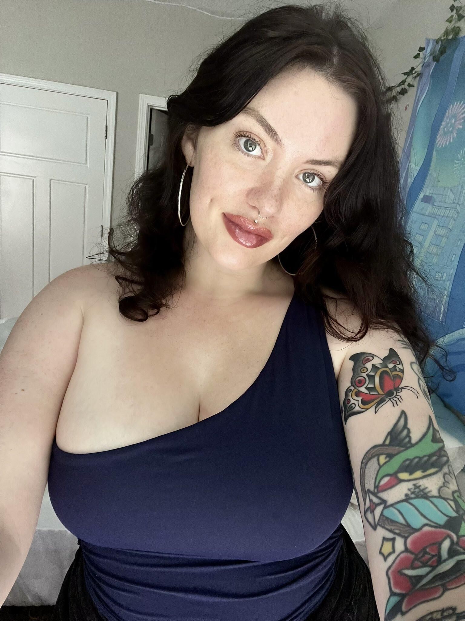 Peach Big Butt Big Boobs Lindas BBW MILF MISTED HOT SPOSTOS